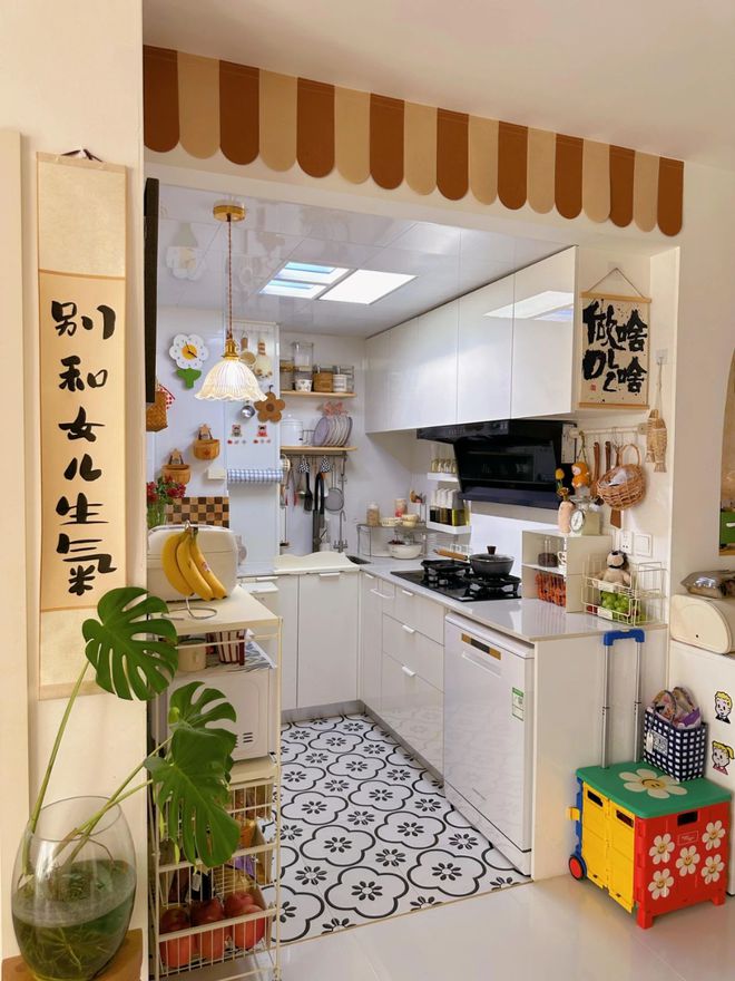 老破小”但是看完装修我立马闭嘴了开元棋牌上海一家四口挤在40平“(图2)