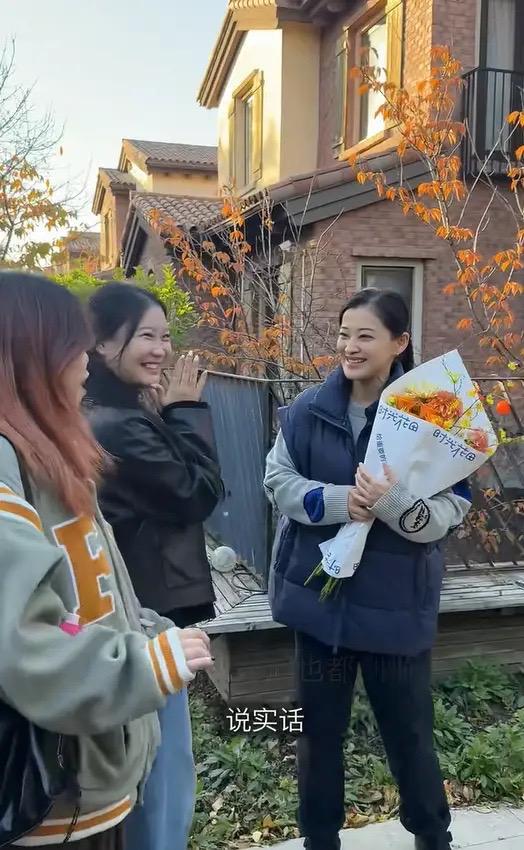 婆包地种菜穿旧衣像村里人给孙女备嫁妆开元棋牌app梅婷晒北京2层别墅公(图17)